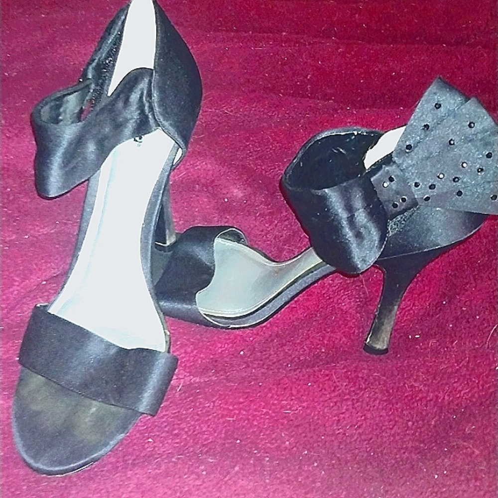 APT9  heels